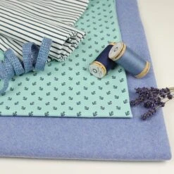 Bio Jersey Motiv Anchors Von Stoffonkel In Türkis Mit Dunkelblauen Ankern -STOFFBIOTOP Verkäufe Anchors von Stoffonkel in tuerkis mit 450 3